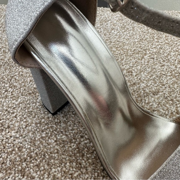 Silver Women's Heels, Dress Up Heels, Size 8 - Picture 8 of 8
